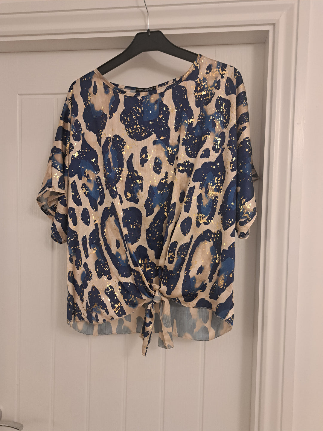 New feeling vibrant multi coloured tie front top-Gold & blue tone.