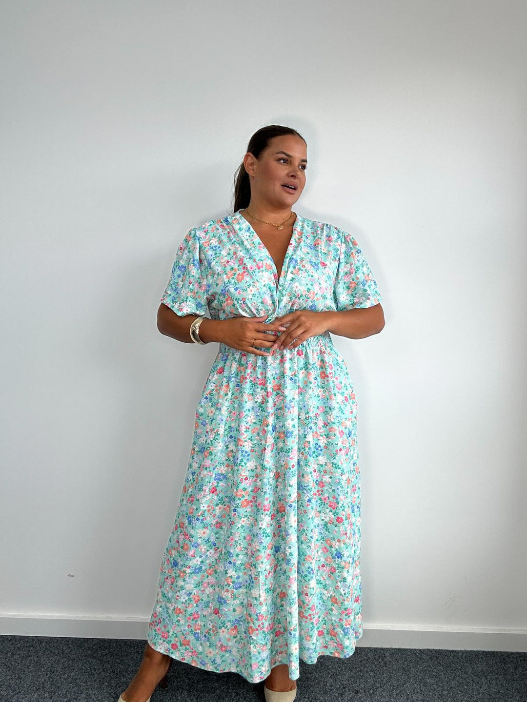 Plus Size Curve Mint Green Ditsy Floral Print Shirred Waist Midi Dress with Pockets