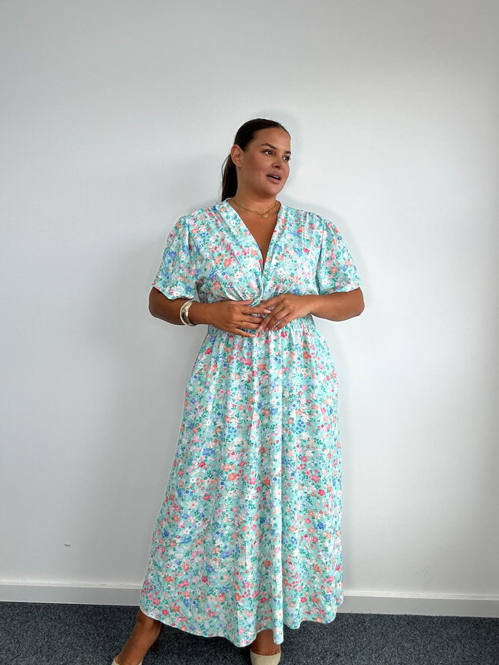 Plus Size Curve Mint Green Ditsy Floral Print Shirred Waist Midi Dress with Pockets