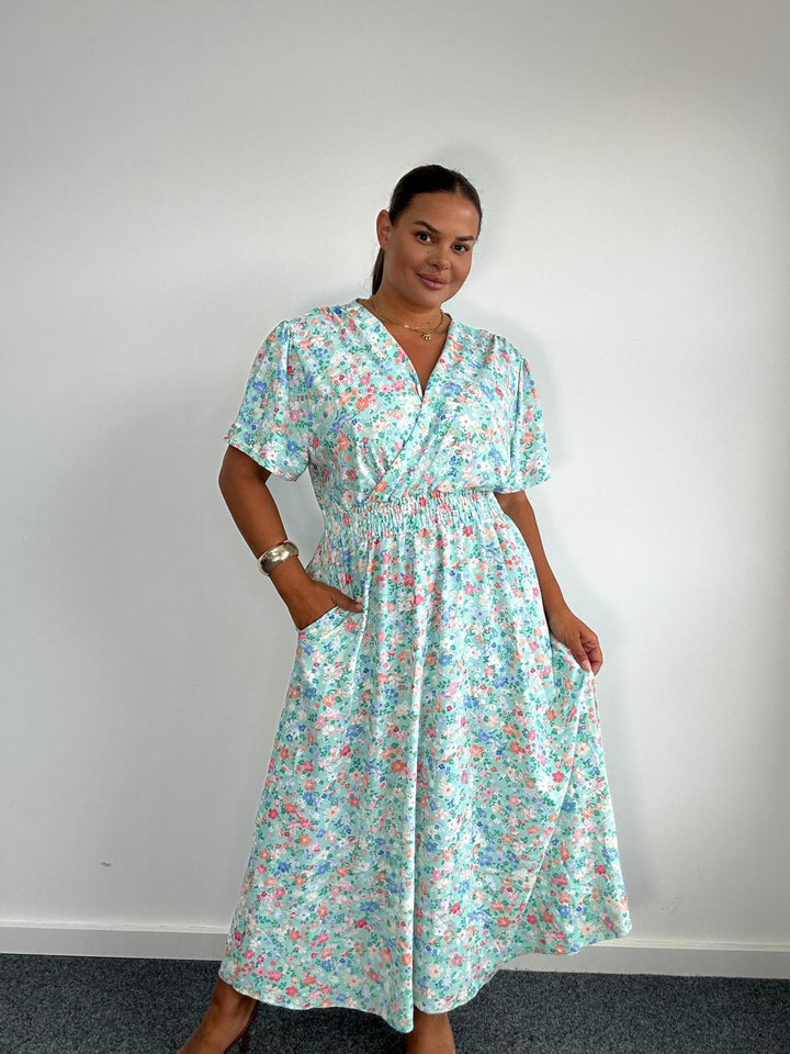 Plus Size Curve Mint Green Ditsy Floral Print Shirred Waist Midi Dress with Pockets