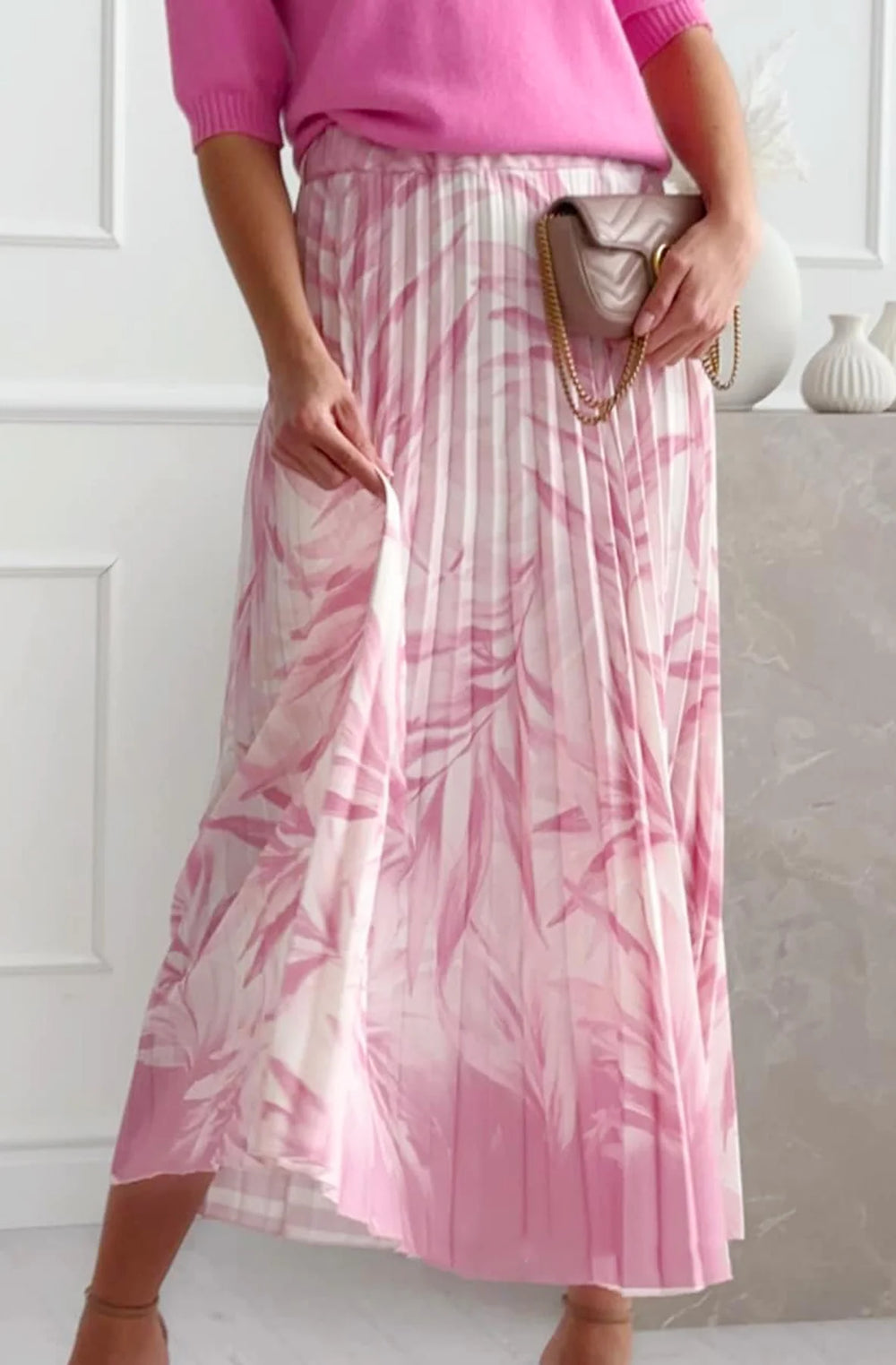 pink pleated skirt