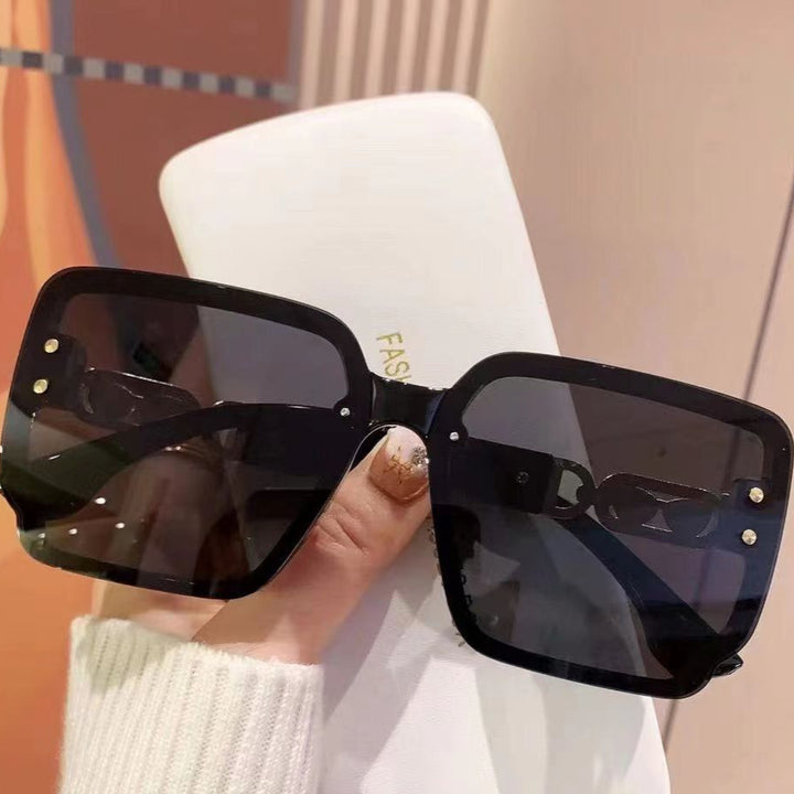 Oversized Black ladies sunglasses with gold side detailing